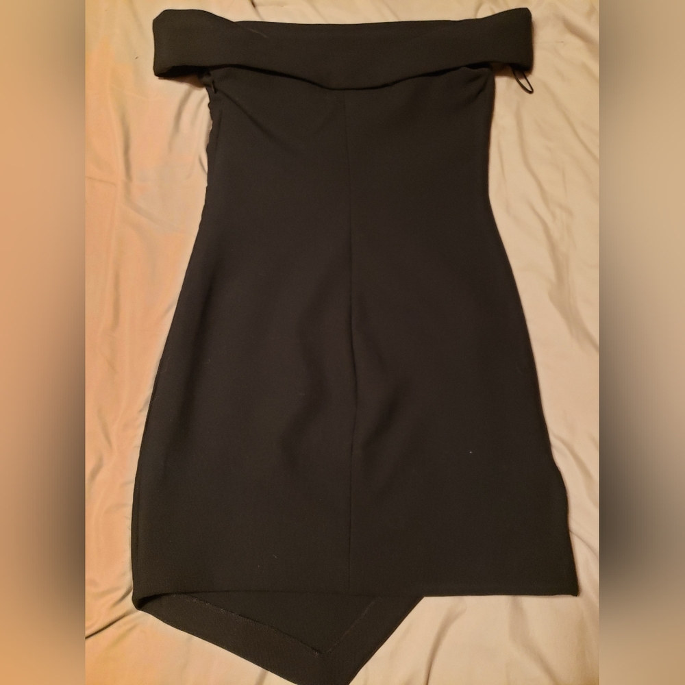 Elizabeth & James Martika off the sholder Little Black Dress Size: 10 - Picture 5 of 5